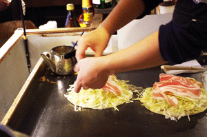 豚バラ肉をのせます